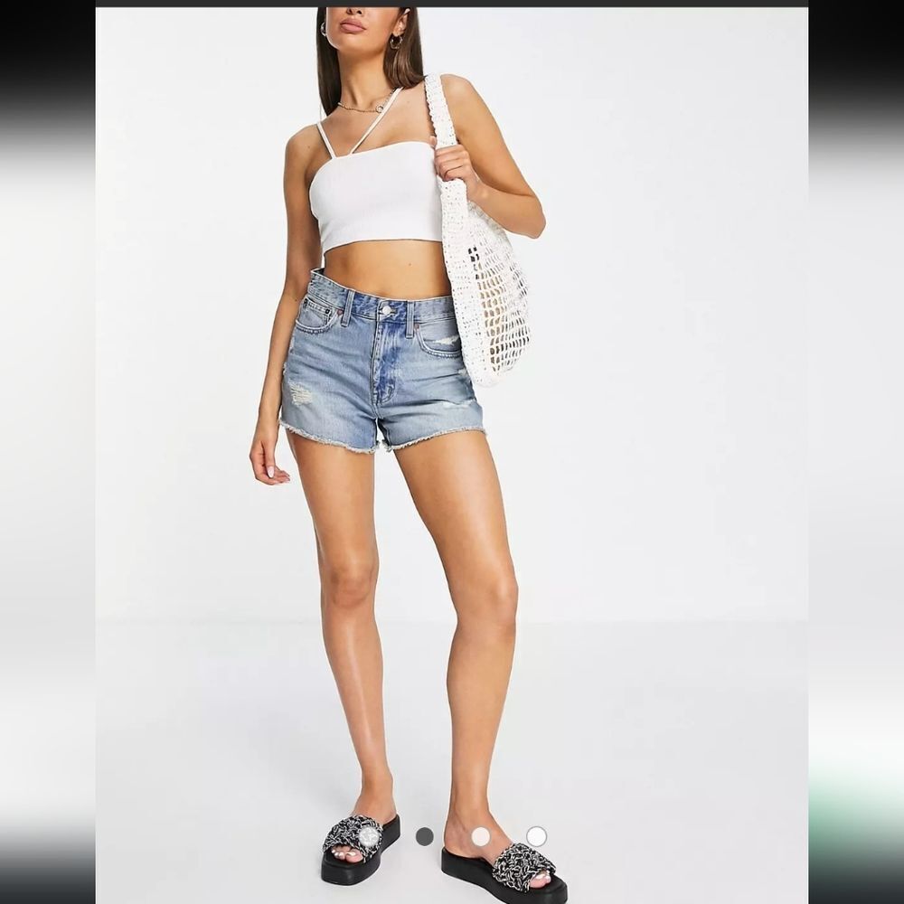 Madewell relaxed denim shorts in mid wash size 14W!
